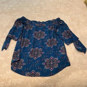 Like New Cold Shoulder Bohemian top